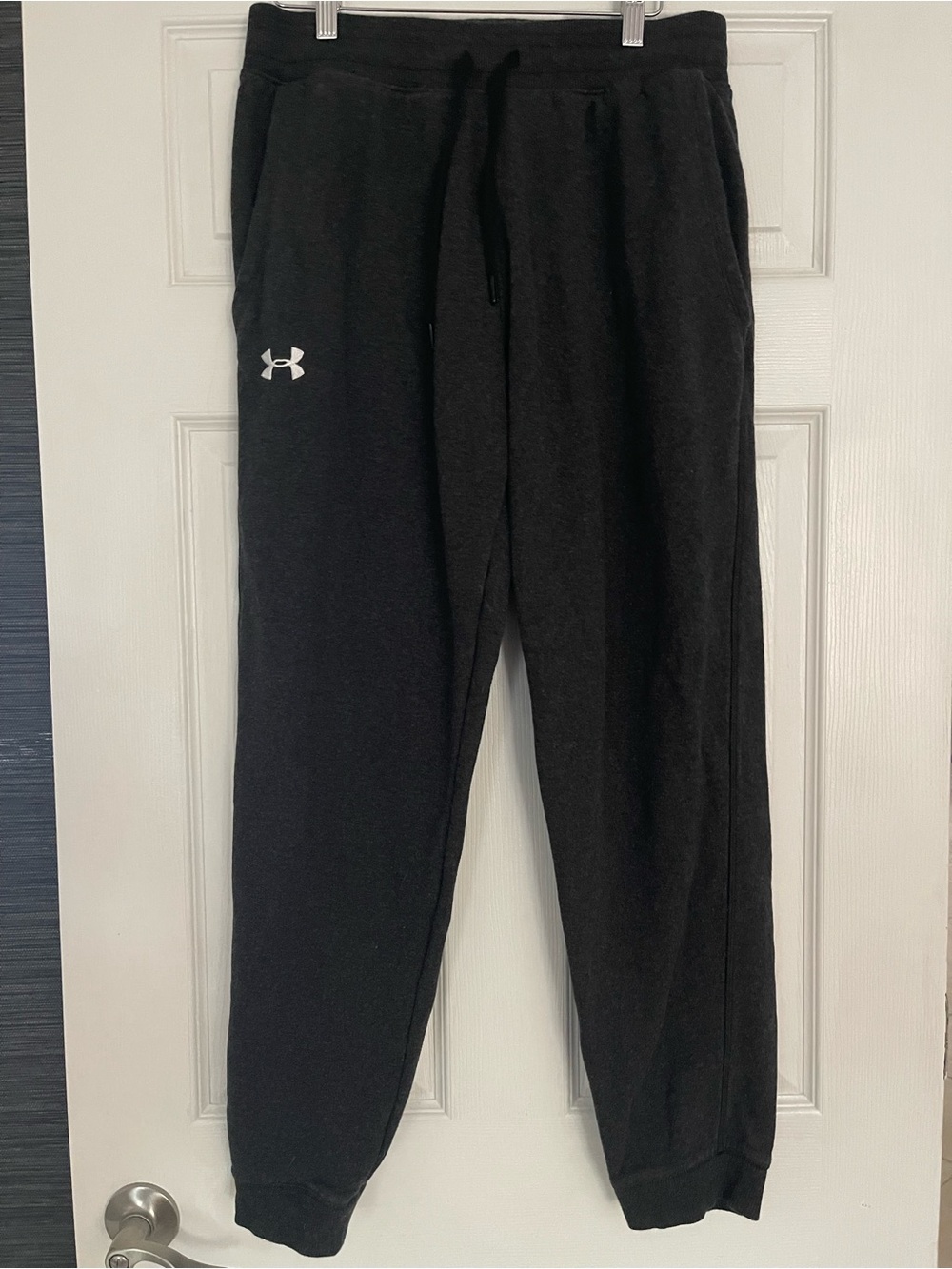 Under Armour men’s dark grey Jogger Sweatpants with White Logo large